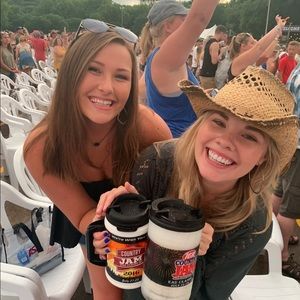 Meet your Posher, Emily